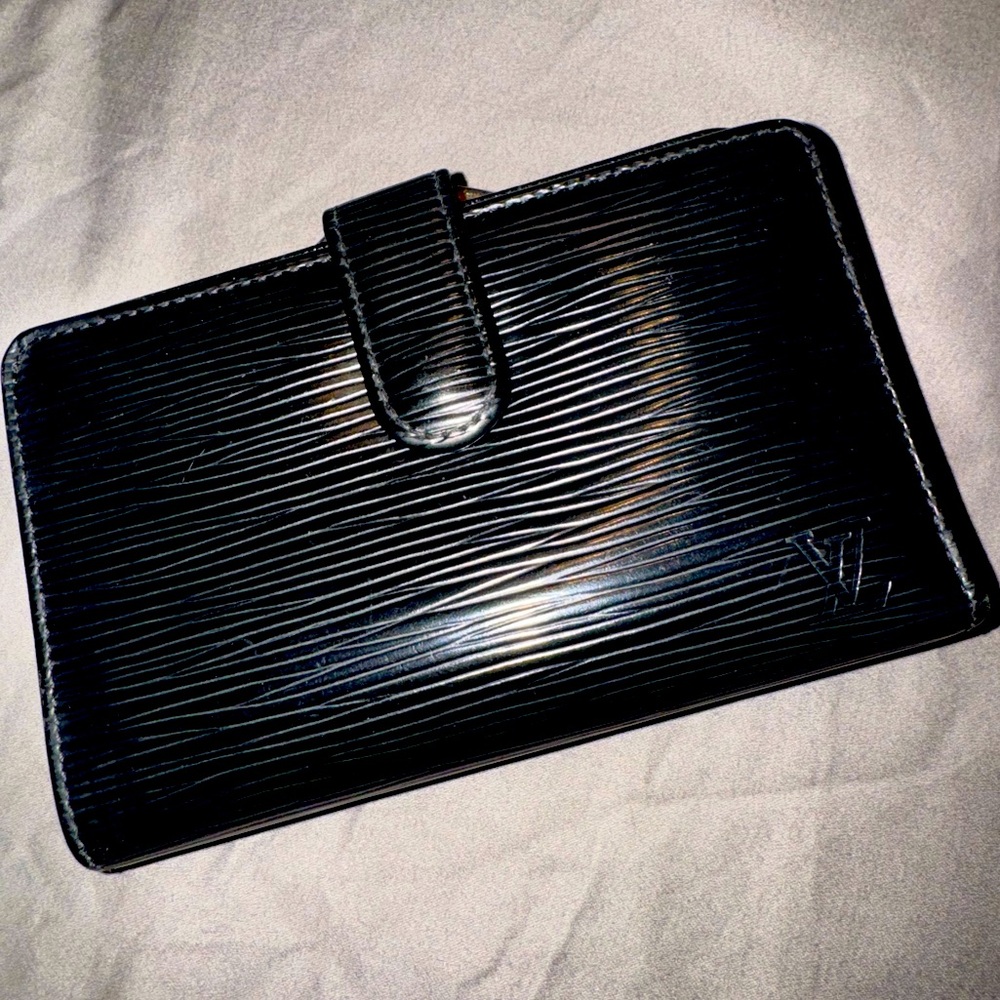 Louis Vuitton Epi Leather Bifold wallet